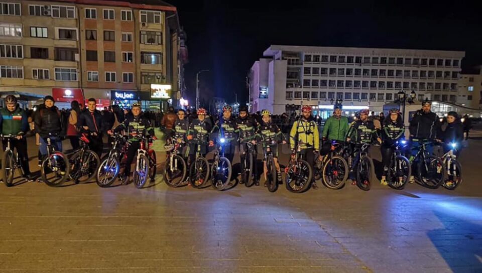 Membrii Asociației Sportive Suceava pe Bicicletă au marcat Ora Pământului în stil propriu, pedalând 20 de km Membrii Asociației Sportive Suceava pe Bicicletă au marcat Ora Pământului în stil propriu, pedalând 20 de km