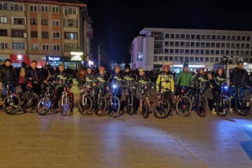 Membrii Asociației Sportive Suceava pe Bicicletă au marcat Ora Pământului în stil propriu, pedalând 20 de km