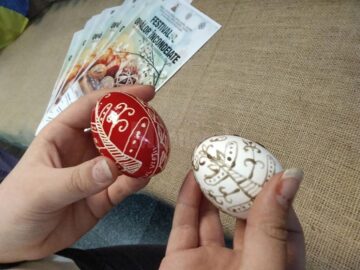 Zeci de copii și tineri au învățat să încondeieze ouă, la Centrul pentru Susținerea Tradițiilor Bucovinene