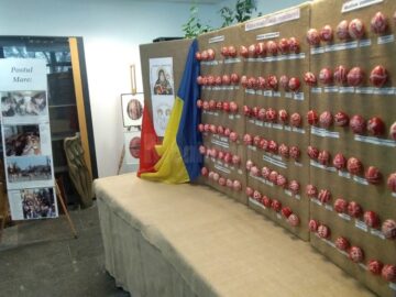 Zeci de copii și tineri au învățat să încondeieze ouă, la Centrul pentru Susținerea Tradițiilor Bucovinene