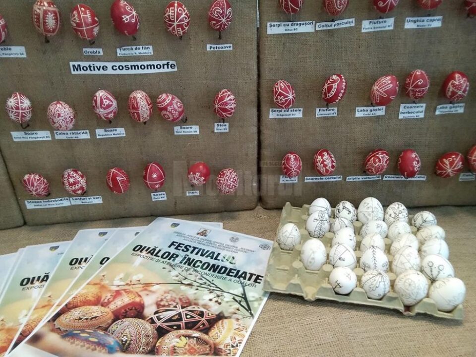 Zeci de copii și tineri au învățat să încondeieze ouă, la Centrul pentru Susținerea Tradițiilor Bucovinene