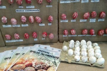 Zeci de copii și tineri au învățat să încondeieze ouă, la Centrul pentru Susținerea Tradițiilor Bucovinene