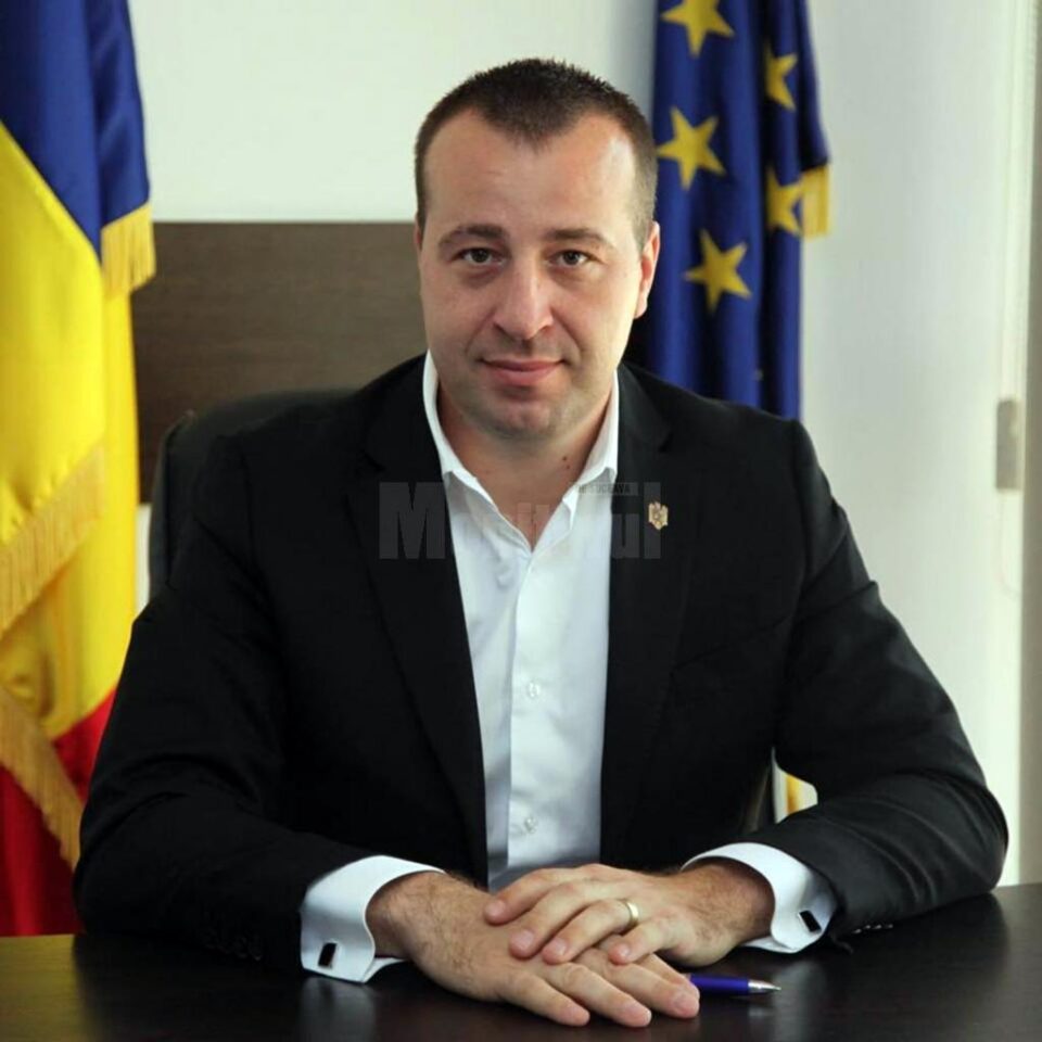 Viceprimarul Lucian Harșovschi: „Trebuie ca în municipiul Suceava să existe o infrastructură vastă pentru reîncărcarea autovehiculelor electrice" Viceprimarul Lucian Harșovschi: „Trebuie ca în municipiul Suceava să existe o infrastructură vastă pentru reîncărcarea autovehiculelor electrice"