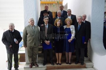 Mirela Adomnicai alături de o parte dintre foștii prefecții și subprefecți ai județului Suceava