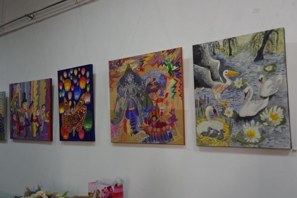 Prima expoziție de pictură a artistei Ioana Holca