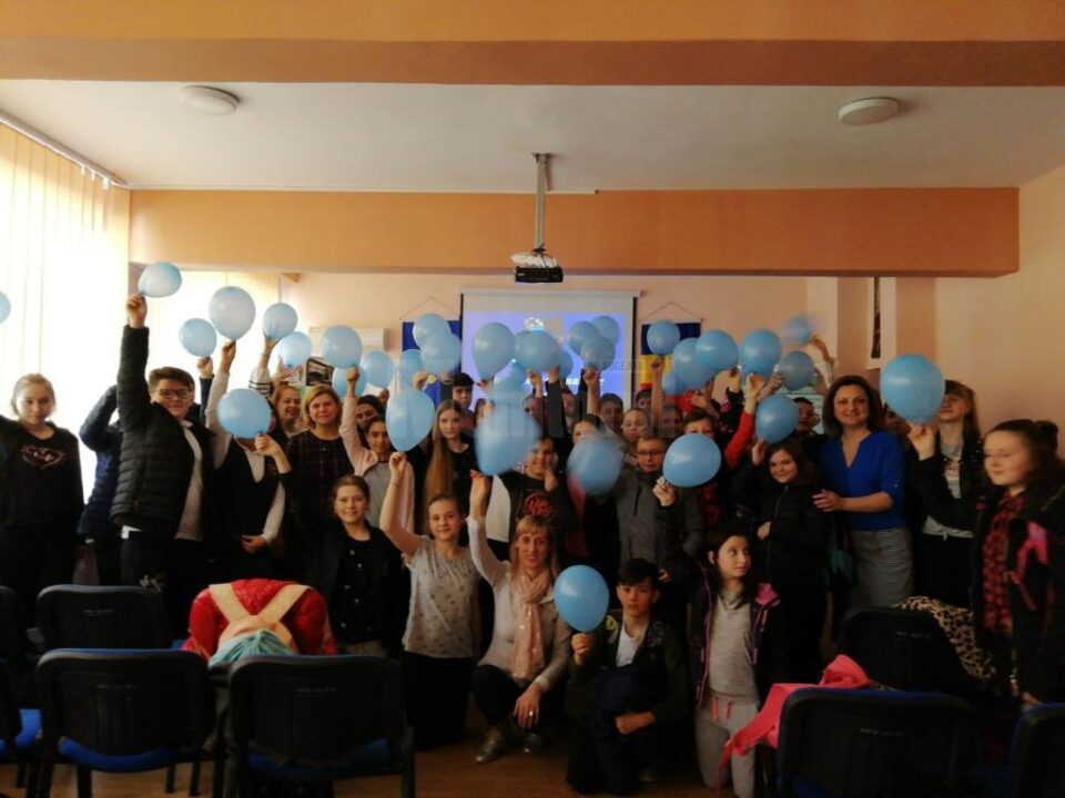 Ziua Internațională de Conștientizare a Autismului, marcată la Școala „Miron Costin” Suceava Ziua Internațională de Conștientizare a Autismului, marcată la Școala „Miron Costin” Suceava
