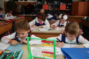 Scăderea populației școlare se resimte în aproape toate ciclurile de învățământ