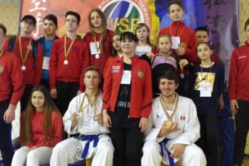 12 medalii pentru karatiștii suceveni antrenați de o polițistă de la Rutieră