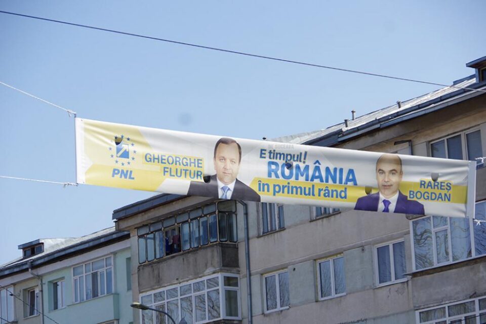 Orașul Suceava s-a umplut de bannere electorale