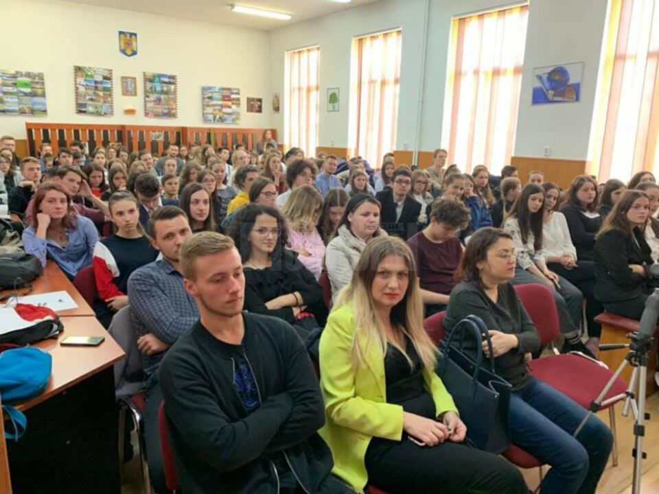 Conferință pe tema valorilor juridice pentru elevii din Rădăuți