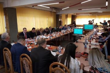 Bugetul Sucevei pe 2019 a fost aprobat cu 15 voturi pentru și 8 abțineri, într-o ședință extraordinară
