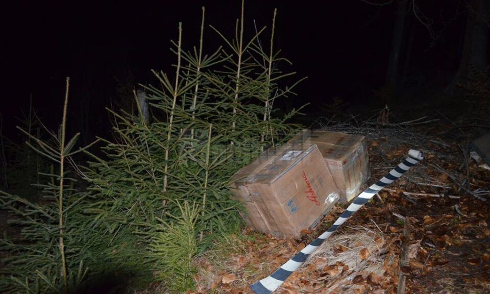 Aproape 8.000 de pachete de țigări capturate, în noaptea de joi spre vineri, la Straja Aproape 8.000 de pachete de țigări capturate, în noaptea de joi spre vineri, la Straja