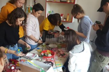 Elevi câmpulungeni, alături de copii cu dizabilități, în cadrul proiectului „4/4 pentru prieteni”