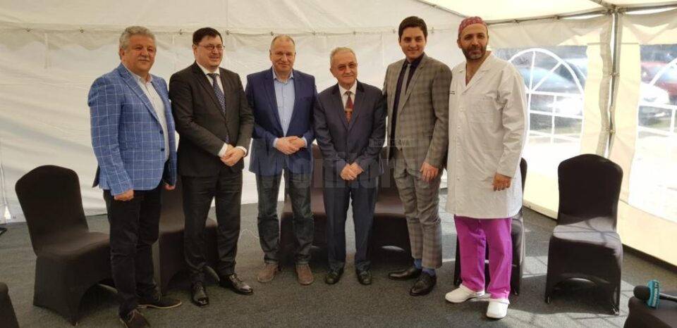 Doctorii Florin Birsășteanu, Tiberius Brădățan, Rolf Dammrau, acad. Radu Deac, dr. Horațiu Coman si Mihai Crețeanu Jr.