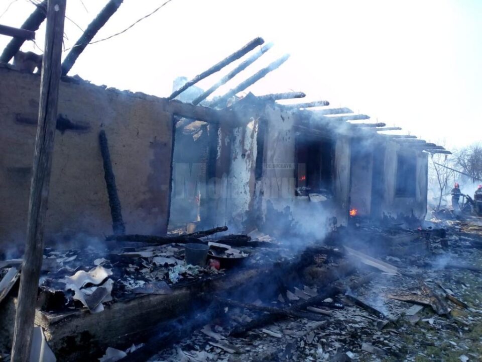 Două gospodării au fost afectate de un puternic incendiu la Boroaia