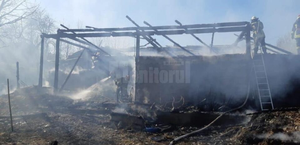 O familie din Iaslovăț are nevoie de ajutor, după ce și-a pierdut gospodăria într-un incendiu