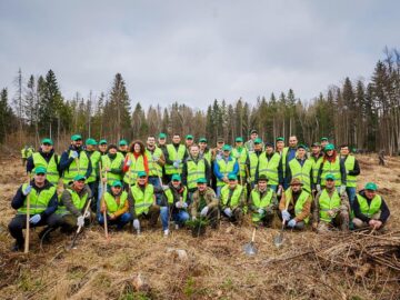 „Pădurea de Mâine” a mai crescut cu 6.160 de puieți de arbori, plantați la Arbore.