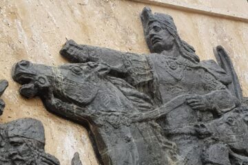 Sabia domnitorului Ștefan cel Mare, ruptă de pe basorelieful statuii ecvestre