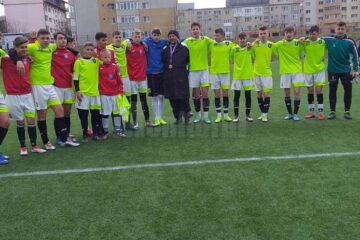 Fotbaliștii de la LPS Suceava, bucuroși după ce au obținut calificarea la turneul zonal Fotbaliștii de la LPS Suceava, bucuroși după ce au obținut calificarea la turneul zonal