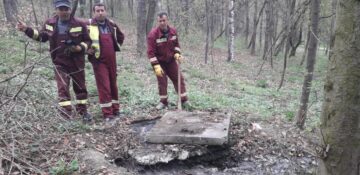 Parcul Șipote s-a transformat într-o adevărată hazna după ce o canalizare aparținând ACET a refulat