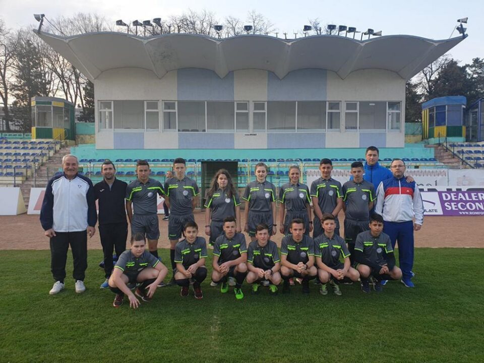 O parte din absolvenții cursului de arbitri organizat de AJF