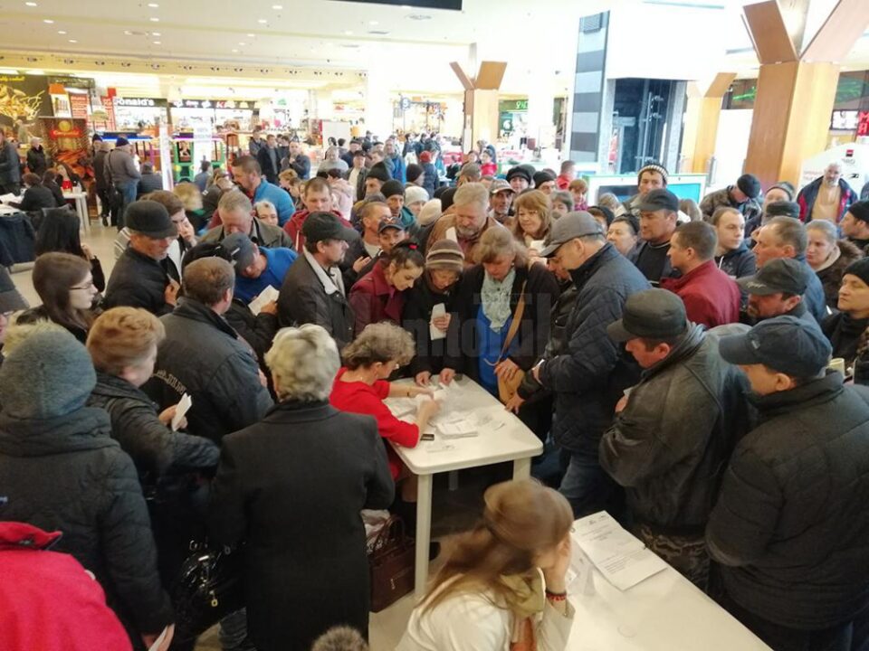 Înghesuială la vizarea carnetelor de somaj