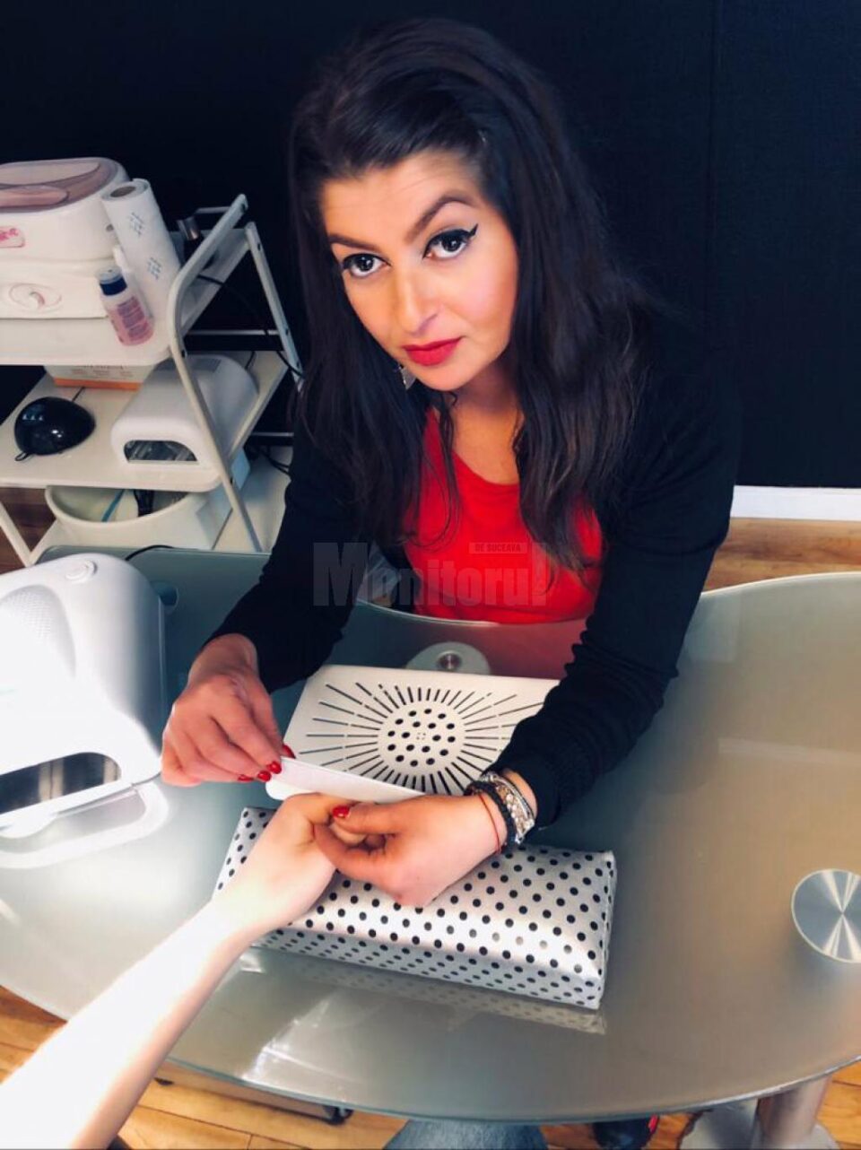 Iulia are nevoie în echipa ei de hairstylisti