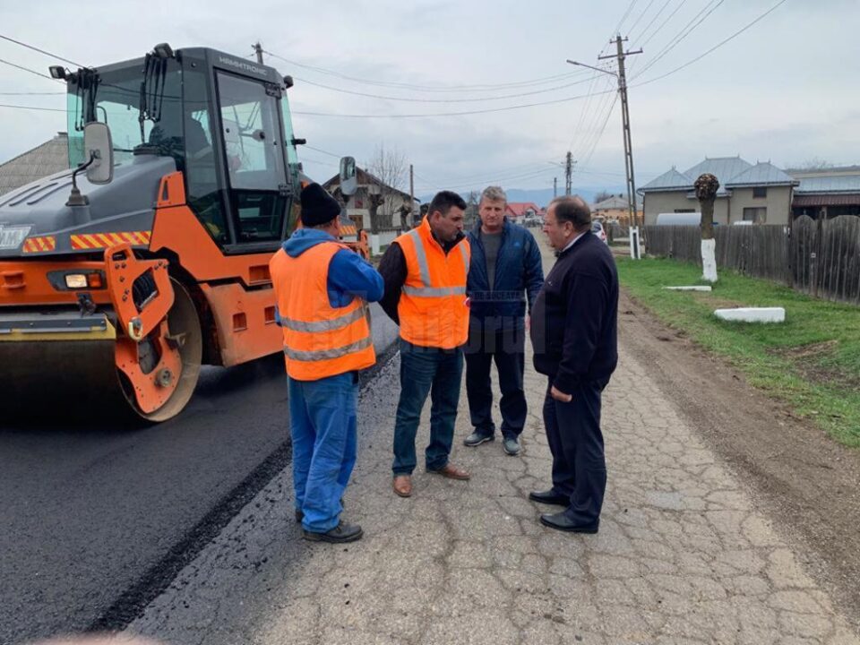 Flutur și primarul din Mălini au verificat lucrările de asfaltare
