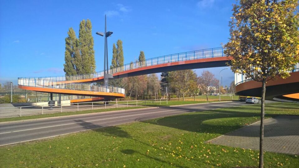 Una dintre soluțiile prezentate de Dan Ioan Cușnir pentru o pasarelă pietonală