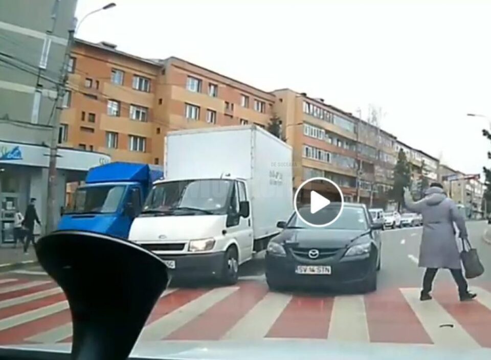 Șofer inconstient, intrat pe contrasens si gata sa loveasca pietonii