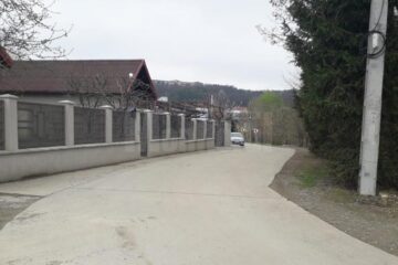 Casele de lângă pârâul Șcheia