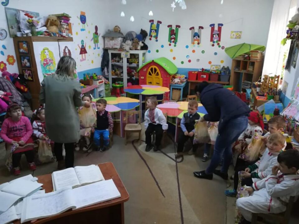 Activități caritabile în județele Suceava și Botoșani, inițiate de Grădinița „Prichindel”