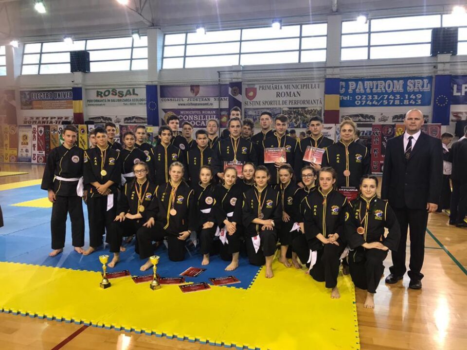 Sportivii clubului He Pai Suceava au câștigat 20 de medalii la naționalele de juniori și seniori de la Roman Sportivii clubului He Pai Suceava au câștigat 20 de medalii la naționalele de juniori și seniori de la Roman