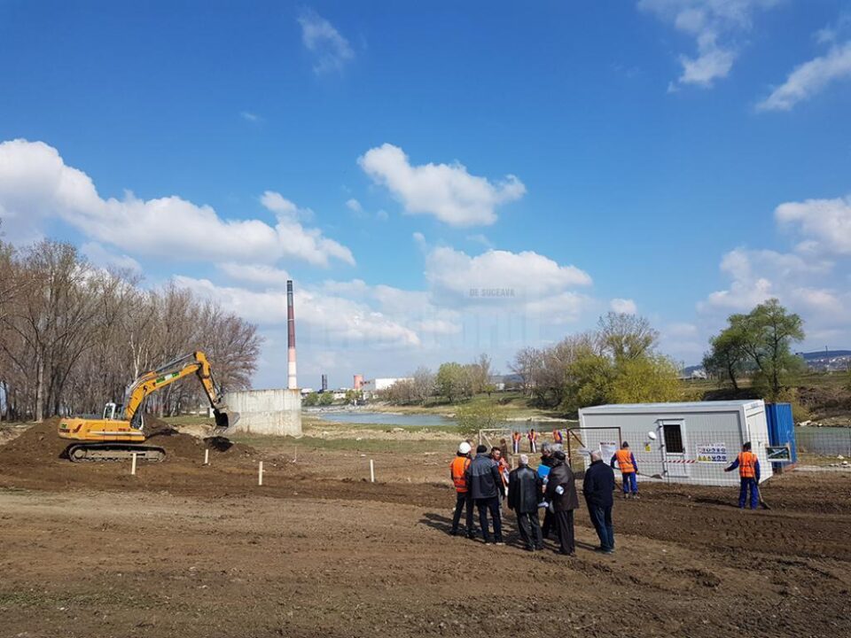 Lucrările de realizare a unui nou pod peste apa Sucevei, demarate luni