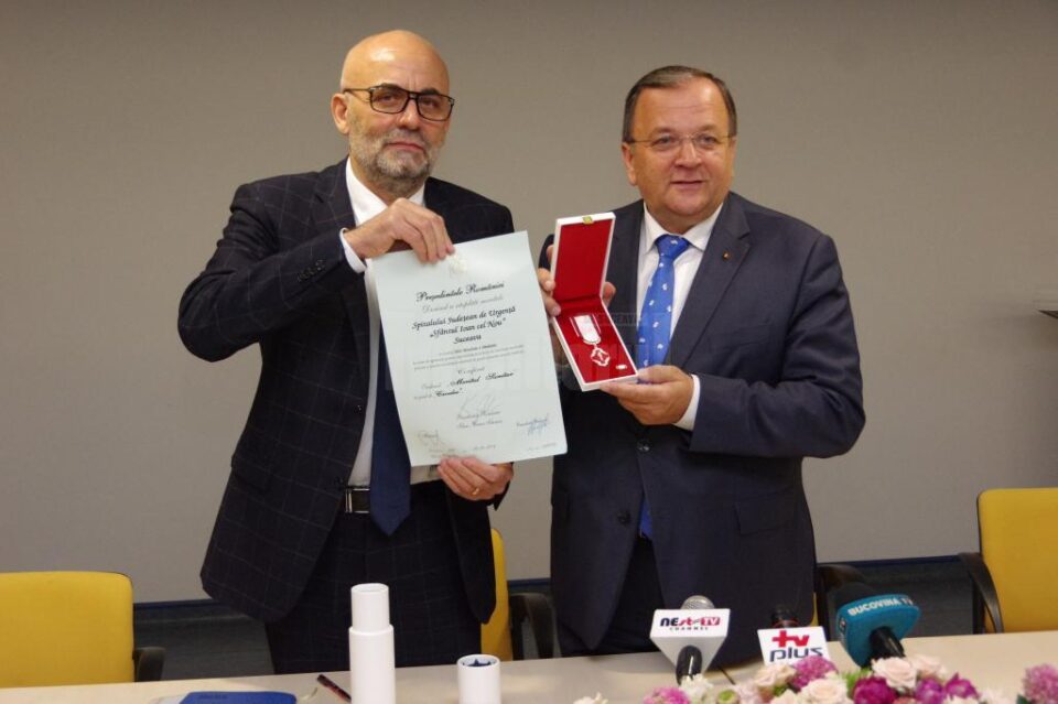 Toți angajații Spitalului de Urgență Suceava, premiați cu echivalentul unui salariu minim pe economie, după primirea medaliei „Meritul Sanitar” Toți angajații Spitalului de Urgență Suceava, premiați cu echivalentul unui salariu minim pe economie, după primirea medaliei „Meritul Sanitar”