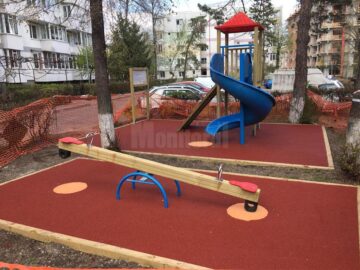 Opt locuri de joacă modernizate au fost date în folosință în Suceava