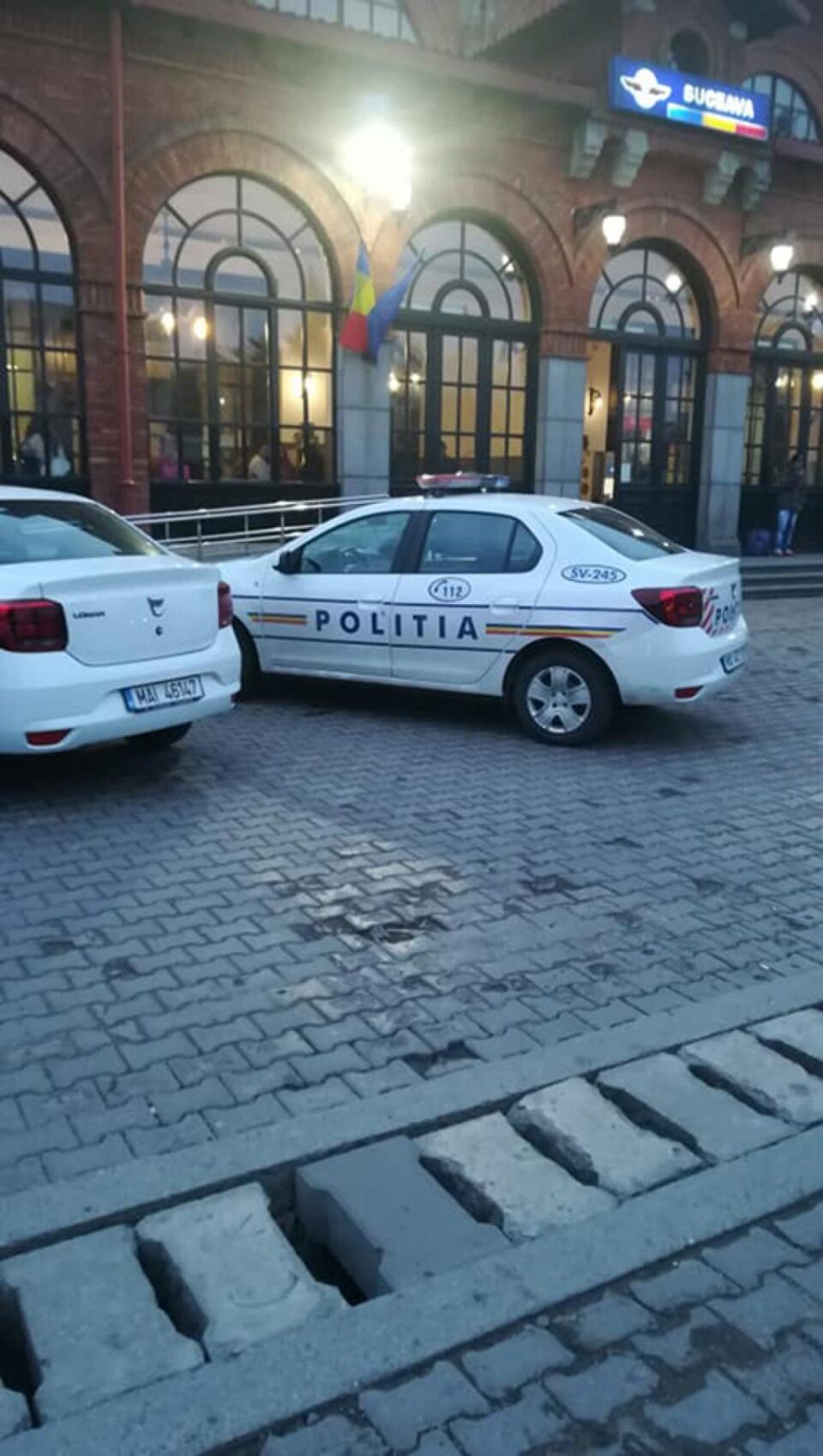 Un tânăr din Suceava a fost aproape de a-și rupe piciorul în parcarea Gării Burdujeni