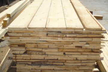 Nereguli descoperite de polițiști la trei transporturi de material lemnos