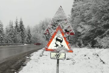 Circulație în condiții de iarnă în zona de munte a județului