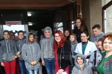 Darurile adunate în cadrul campaniei „Coșul cu zâmbete” au ajuns la elevii Școlii profesionale speciale Câmpulung Moldovenesc