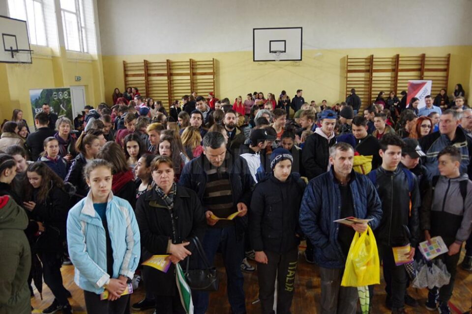 Viitorii liceeni, față în față cu angajatorii suceveni, în vederea promovării învățământului profesional dual