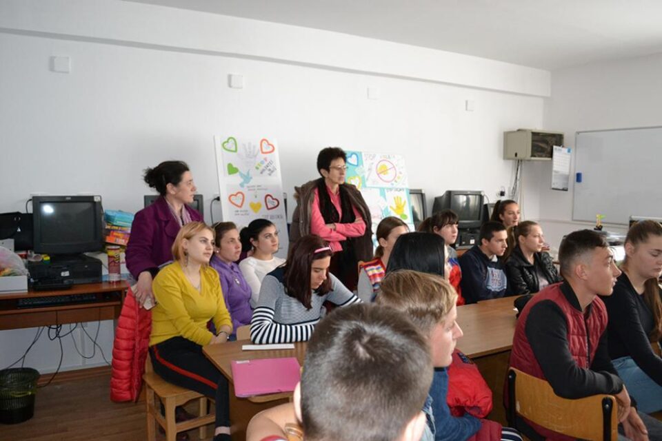 Proiectul educativ „Adolescență fără violență!”, la Centrul Școlar „Sf. Andrei” din Gura Humorului