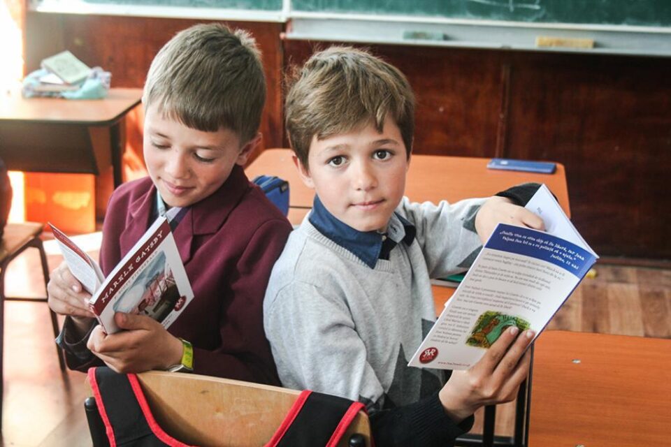 Mii de cărți donate în județul Suceava în programul „Cărțile copilăriei”