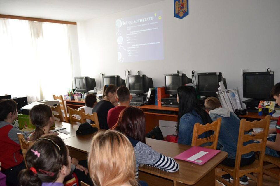 Proiectul educativ „Adolescență fără violență!”, la Centrul Școlar „Sf. Andrei” din Gura Humorului