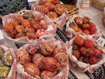 50 de meșteri populari, prezenți la „Târgul de Paști” de la Gura Humorului
