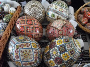 50 de meșteri populari, prezenți la „Târgul de Paști” de la Gura Humorului
