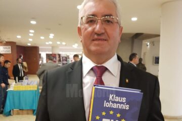 Primarul Ion Lungu, alături de Klaus Iohannis la lansarea celei de-a treia cărți