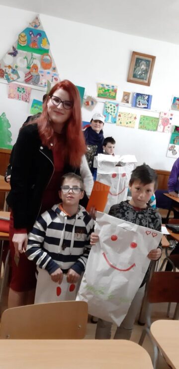 Darurile adunate în cadrul campaniei „Coșul cu zâmbete” au ajuns la elevii Școlii profesionale speciale Câmpulung Moldovenesc