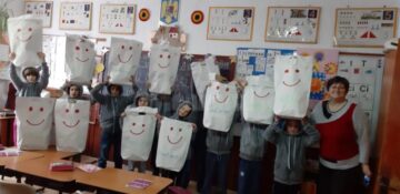 Darurile adunate în cadrul campaniei „Coșul cu zâmbete” au ajuns la elevii Școlii profesionale speciale Câmpulung Moldovenesc
