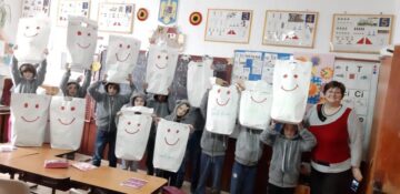Darurile adunate în cadrul campaniei „Coșul cu zâmbete” au ajuns la elevii Școlii profesionale speciale Câmpulung Moldovenesc